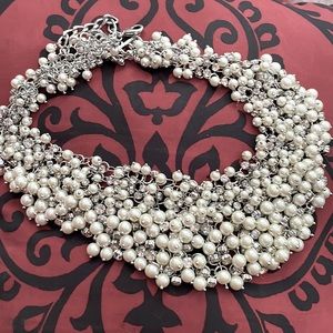 White pearl necklece